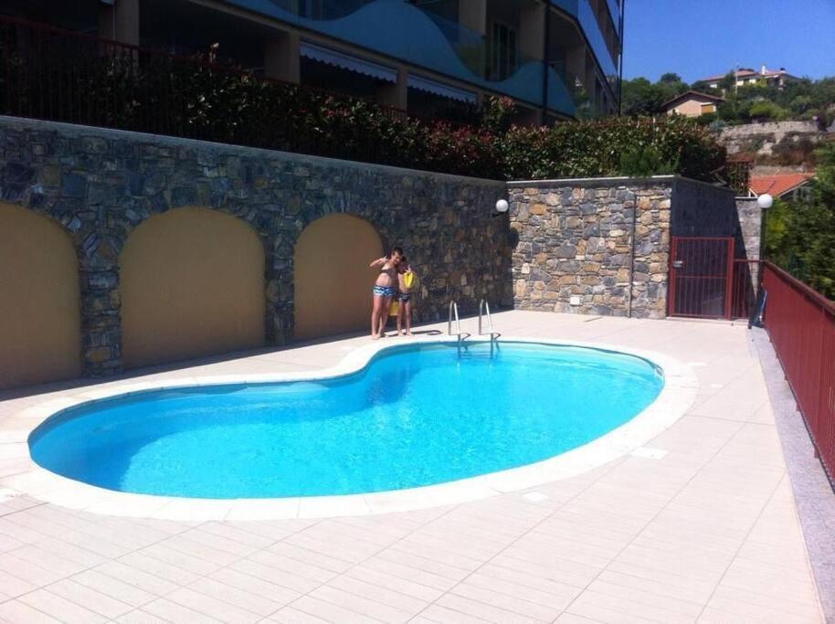 Casa Vacanze Luna 2 Vallecrosia Exterior foto